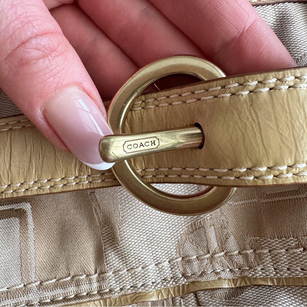 Coach laptop travel, study Beige and Tan Shoulder Bag